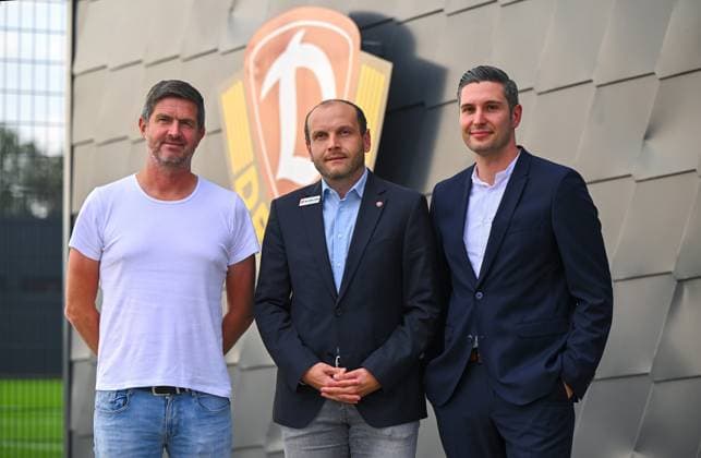 die drei Geschäftsführer der SG Dynamo Dresden, v.l.: Ralf Becker , David Fischer (Kommunikation), Stephan Zimmermann (Finanzen), Pressekonferenz zur Vorstellung des neuen Finanzgeschäftsführers, Finanzgeschäftsführer, SG Dynamo Dresden, Training, Fußball, Fussball, 3. Liga, Dritte Liga, Saison 2023 2024, AOK PLUS Walter-Fritzsch-Akademie, Messering 18, Dresden, Ostragehege, 10.10.2023, *** the three managing directors of the SG Dynamo Dresden, f l Ralf Becker sports , David Fischer communications , Stephan Zimmermann finances , press conference to introduce the new financial managing director, financial managing director, SG Dynamo Dresden, training, soccer, soccer, 3 league, third league, season 2023 2024, AOK PLUS Walter Fritzsch Academy, Messering 18, Dresden, Ostragehege, 10 10 2023,
