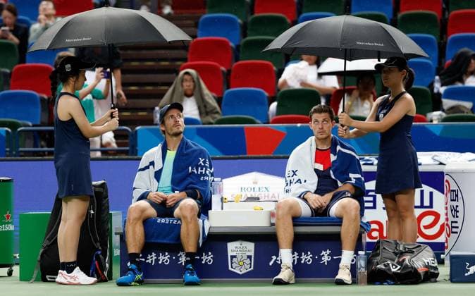 (231012) -- SHANGHAI, Oct. 12, 2023 -- Wesley Koolhof of the Netherlands Neal Skupski (R) of Britain wait for the rain to stop during the men s doubles quaterfinal between Sadio Doumbia Fabien Reboul of France and Wesley Koolhof of the Netherlands Neal Skupski of Britain at the ATP, Tennis Herren World Tour Shanghai Masters tennis tournament at Qizhong Forest Sports City Arena in Shanghai, east China, Oct. 12, 2023. ) (SP)CHINA-SHANGHAI-TENNIS-ATP TOUR-SHANGHAI MASTERS(CN) WangxLili 