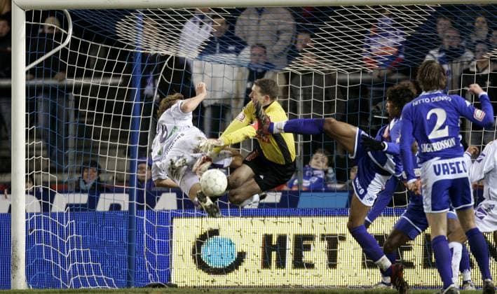 KRC GENK - GERMINAL BEERSCHOT KRC GENK - GERMINAL BEERSCHOT DE ROECK JONAS MOONS JAN HAROUN FARIS SOCCER FOOTBALL VOETBAL 2005 - 2006 GBA GB PICTURE BY VINCENT VAN DOORNICK ISOSPORT GENK BELGIQUE BELGIE BELGIUM  Copyright: xVINCENTxVANxDOORNICKx 229305