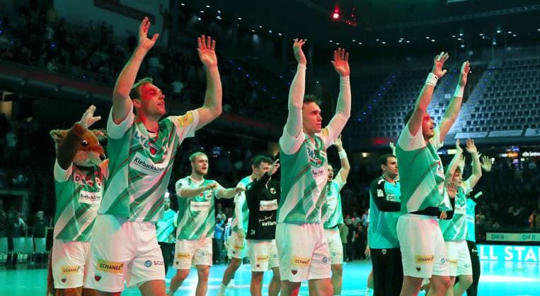 Sport Themen der Woche KW41 Sport Bilder des Tages Füchsemannschaft jubelt nach Spielende Freude Emotion Jubel Handball HBL Bundesliga Herren 9.Spieltag Saison 2023 2024 12.10.2023 Füchse Berlin vs. Rhein Neckar Löwen RNL *** Füchsemannschaft cheers after end of game joy emotion jubilation sports handball HBL Bundesliga men 9 matchday season 2023 2024 12 10 2023 Füchse Berlin vs Rhein Neckar Löwen RNL