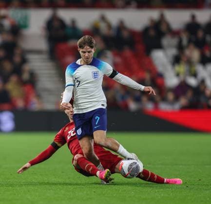 England Under 21 v Serbia U21, U 21 UEFA EURO, EM, Europameisterschaft,Fussball U21 2025 Qualifiers James McAtee of England U21 and Mitar ErgelaÅ¡ of Serbia U21 battle for the ball during the UEFA Euro U21 2025 Qualifiers Group F match at the City Ground, Nottingham Copyright: xAndyxSumnerx FIL-19103-0093 UK Newspapers OUT