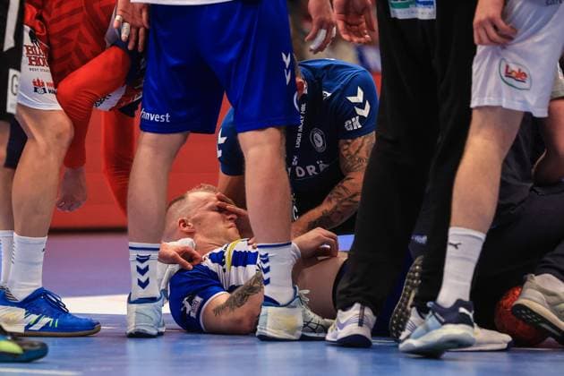 Handball I Herren I Saison 2023 24 I HBL I 9. Spieltag I HSV Hamburg - TVB Stuttgart I 12.10.2023 Jonas Truchanovicius (10, TVB Stuttgart) verletzt am Boden Copyright: xLobeca RHx