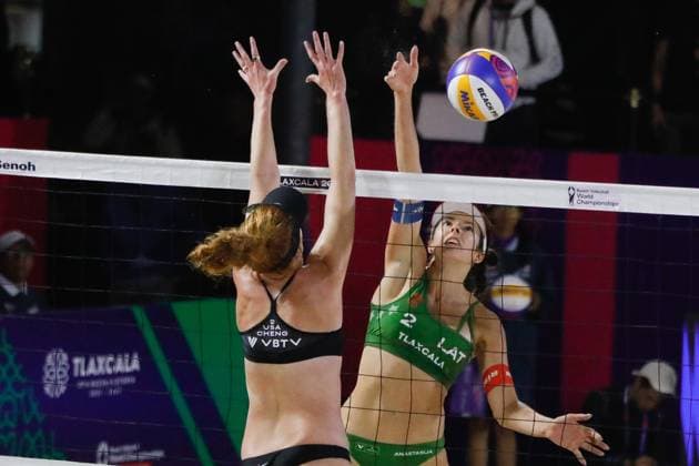 Beach volleyball, Beachvolleyball World Cup Women s Quarterfinals Latvia Vs USA October 12, 2023, Tlaxcala, Mexico: Anastasija Samoilova of Latvia competes against Kelly Cheng of USA during the Beach Volleyball World Cup Women s Quarterfinals between USA and Latvia. on October 12, 2023 in Tlaxcala, Mexico. (Photo by Essene Hernandez Eyepix Group) Copyright: xEssenexHernandez xEyepixxGroupx EH_12102023_101305