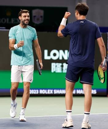 Sport Bilder des Tages (231013) -- SHANGHAI, Oct. 13, 2023 -- Marcel Granollers (L) of Spain Horacio Zeballos of Argentina celebrate a score during the men s doubles semifinal between Marcel Granollers of Spain Horacio Zeballos of Argentina and Rinky Hijikata of Australia Cameron Norrie of Britain at the ATP, Tennis Herren World Tour Shanghai Masters tennis tournament at Qizhong Forest Sports City Arena in Shanghai, east China, Oct. 13, 2023. ) (SP)CHINA-SHANGHAI-TENNIS-ATP TOUR-SHANGHAI MASTERS(CN) WangxLili 