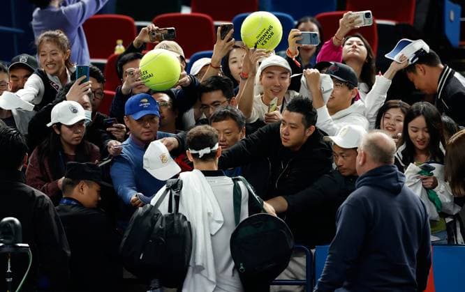 (231013) -- SHANGHAI, Oct. 13, 2023 -- Grigor Dimitrov signs autograph for spectators after winning the men s singles quaterfinal between Grigor Dimitrov of Bulgaria and Nicolas Jarry of Chile at the ATP, Tennis Herren World Tour Shanghai Masters tennis tournament at Qizhong Forest Sports City Arena in Shanghai, east China, Oct. 13, 2023. ) (SP)CHINA-SHANGHAI-TENNIS-ATP TOUR-SHANGHAI MASTERS(CN) WangxLili 