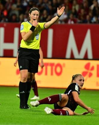 13.10.2023 - Fussball - Saison 2023 2024 - 1. Frauen - Fussball - Bundesliga - 04. Spieltag: 1. FC Nürnberg FCN ( Club ) - TSG 1899 Hoffenheim - Sportfoto Zink - xwoxzix - Franziska Wildfeuer ( Schiedsrichter in )