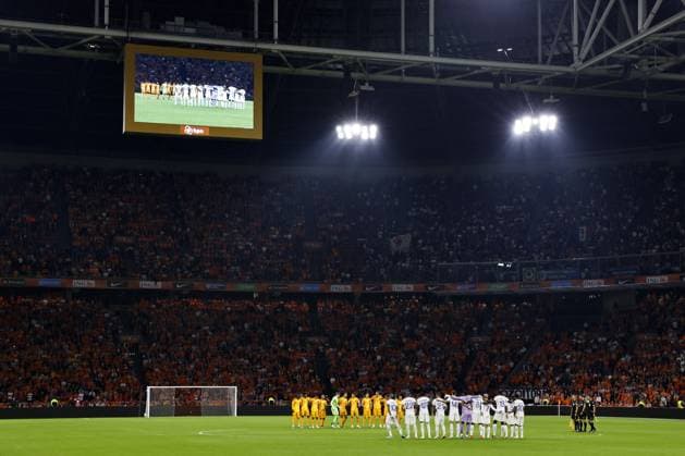 AMSTERDAM - Minute of silence during the European Championship, EM, Europameisterschaft Qualifying match in group B between the Netherlands and France in the Johan Cruijff ArenA on October 13, 2023 in Amsterdam, the Netherlands. ANP MAURICE VAN STEEN UEFA EURO, EM, Europameisterschaft,Fussball 2024 Qualifying Round 2023 2024 xVIxANPxSportx xxANPxIVx 480997779 originalFilename: 480997779.jpg