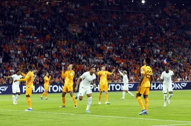 AMSTERDAM - Kylian Mbappe of France celebrates the 0-1. Disappointment for Virgil van Dijk of Holland, Marten de Roon of Holland during the European Championship, EM, Europameisterschaft Qualifying match in group B between the Netherlands and France at the Johan Cruijff ArenA on October 13, 2023 in Amsterdam, the Netherlands. ANP KOEN VAN WEEL UEFA EURO, EM, Europameisterschaft,Fussball 2024 Qualifying Round 2023 2024 xVIxANPxSportx xxANPxIVx 480998024 originalFilename: 480998024.jpg