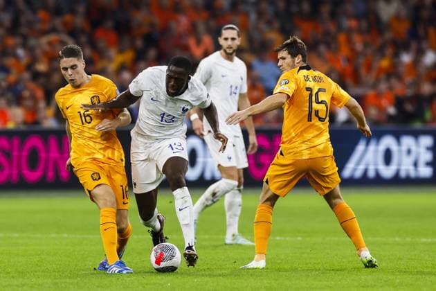 AMSTERDAM - (l-r) Joey Veerman of Holland, Ibrahima Konate of France, Marten de Roon of Holland during the European Championship, EM, Europameisterschaft Qualifying match in group B between the Netherlands and France at the Johan Cruijff ArenA on October 13, 2023 in Amsterdam, Netherlands. ANP KOEN VAN WEEL UEFA EURO, EM, Europameisterschaft,Fussball 2024 Qualifying Round 2023 2024 xVIxANPxSportx xxANPxIVx 480998475 originalFilename: 480998475.jpg