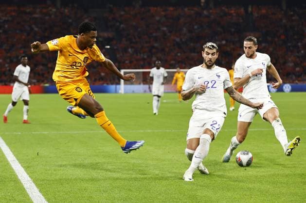 AMSTERDAM - (l-r) Denzel Dumfries of Holland, Theo Hernandez of France,Adrien Rabiot of France during the European Championship, EM, Europameisterschaft Qualifying match in group B between the Netherlands and France at the Johan Cruijff ArenA on October 13, 2023 in Amsterdam, the Netherlands. ANP MAURICE VAN STEEN UEFA EURO, EM, Europameisterschaft,Fussball 2024 Qualifying Round 2023 2024 xVIxANPxSportx xxANPxIVx 480999460 originalFilename: 480999460.jpg