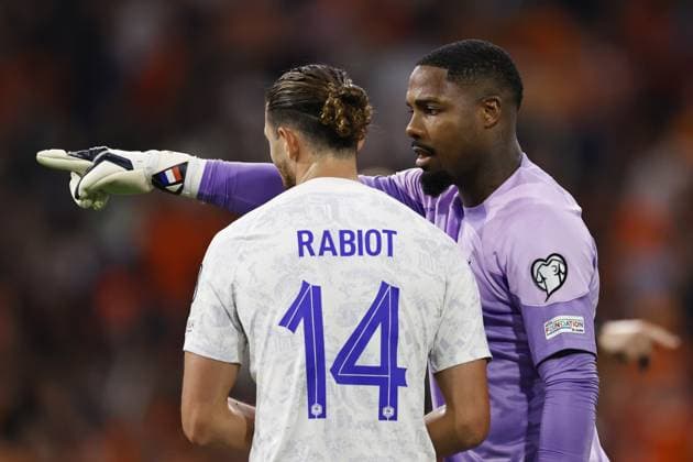 AMSTERDAM - (l-r) Adrien Rabiot of France, France goalkeeper Mike Maignan during the European Championship, EM, Europameisterschaft Qualifying match in group B between the Netherlands and France at the Johan Cruijff ArenA on October 13, 2023 in Amsterdam, Netherlands. ANP MAURICE VAN STEEN UEFA EURO, EM, Europameisterschaft,Fussball 2024 Qualifying Round 2023 2024 xVIxANPxSportx xxANPxIVx 480999465 originalFilename: 480999465.jpg