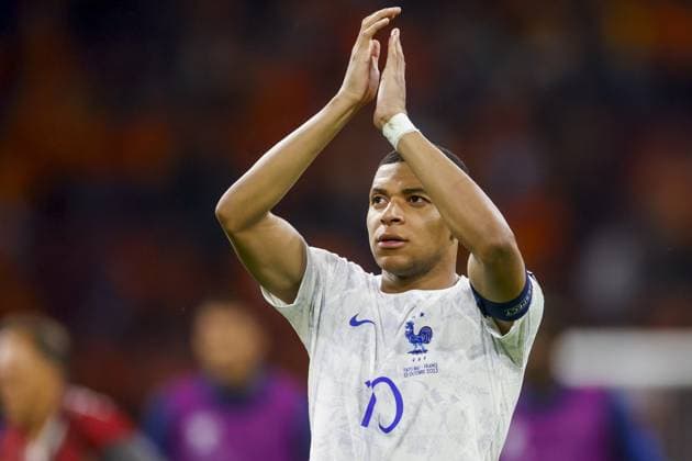 AMSTERDAM, 13-10-2023 JohanCruyff Arena, Football Euro2024 Qualifier between Netherlands and France. France player Kylian Mbappe acknowledges the fans Netherlands - France  x22734660x Copyright: