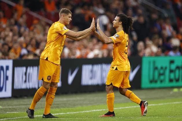 AMSTERDAM - (l-r) Micky van de Ven of Holland, Nathan Ake of Holland during the European Championship, EM, Europameisterschaft Qualifying match in group B between the Netherlands and France in the Johan Cruijff ArenA on October 13, 2023 in Amsterdam, the Netherlands. ANP MAURICE VAN STEEN UEFA EURO, EM, Europameisterschaft,Fussball 2024 Qualifying Round 2023 2024 xVIxANPxSportx xxANPxIVx 481002851 originalFilename: 481002851.jpg