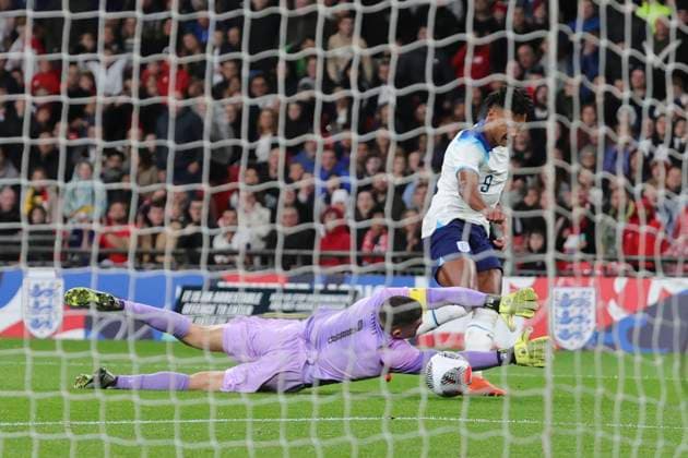England v Australia International Friendly, Länderspiel, Nationalmannschaft Ollie Watkins of England goes round Maty Ryan of Australia but his shot is cleared off the line by Kye Rowles of Australia during the International Friendly match at Wembley Stadium, London Copyright: xPaulxChestertonx FIL-19107-0069 UK Newspapers OUT