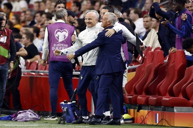 AMSTERDAM - France coach Didier Deschamps celebrates the victory during the European Championship, EM, Europameisterschaft Qualifying match in group B between the Netherlands and France at the Johan Cruijff ArenA on October 13, 2023 in Amsterdam, Netherlands. ANP KOEN VAN WEEL UEFA EURO, EM, Europameisterschaft,Fussball 2024 Qualifying Round 2023 2024 xVIxANPxSportx xxANPxIVx 481003899 originalFilename: 481003899.jpg