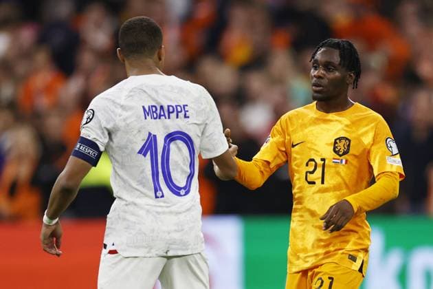 AMSTERDAM - (l-r) Kylian Mbappe of France, Jeremie Frimping of Holland during the European Championship, EM, Europameisterschaft Qualifying match in group B between the Netherlands and France at the Johan Cruijff ArenA on October 13, 2023 in Amsterdam, Netherlands. ANP MAURICE VAN STEEN UEFA EURO, EM, Europameisterschaft,Fussball 2024 Qualifying Round 2023 2024 xVIxANPxSportx xxANPxIVx 481004048 originalFilename: 481004048.jpg