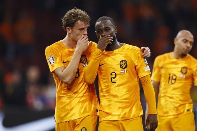 AMSTERDAM - (l-r) Mats Wieffer of Holland, Lutsharel Geertruida of Holland during the European Championship, EM, Europameisterschaft Qualifying match in group B between the Netherlands and France at the Johan Cruijff ArenA on October 13, 2023 in Amsterdam, Netherlands. ANP MAURICE VAN STEEN UEFA EURO, EM, Europameisterschaft,Fussball 2024 Qualifying Round 2023 2024 xVIxANPxSportx xxANPxIVx 481004069 originalFilename: 481004069.jpg