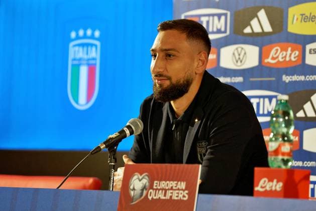 UEFA European Football Championship - press conference, PK, Pressekonferenz Italy Gianluigi Donnarumma of Italy speaks with the media during a press conference at Stadio San Nicola on October 13, 2023 in Bari, Italy. during Press Conference Italy, UEFA European Football Championship in Bari, Italy, October 13 2023 Bari Italy  Copyright: xIPAxSport ABACAx BRIPASport20231014_019 IPAxSport ABACAx BRIPASport20231014_019