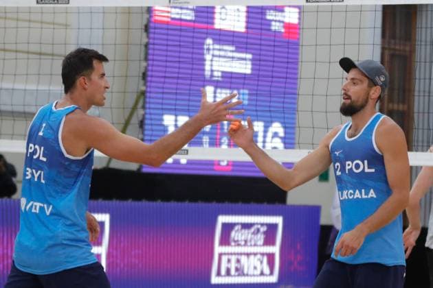 Beach volleyball, Beachvolleyball World Championship, WM, Weltmeisterschaft Men™s Quarterfinals Germany Vs Poland October 13, 2023, Tlaxcala, Mexico: Bartosz Losiak (R) and Michal Bryl of Poland celebrate during the Beach Volleyball World Championship Men s Quarterfinals between USA and Poland. on October 13, 2023 in Tlaxcala, Mexico. (Photo by Essene Hernandez Eyepix Group) Copyright: xEssenexHernandez xEyepixxGroupx EH_13102023_101377
