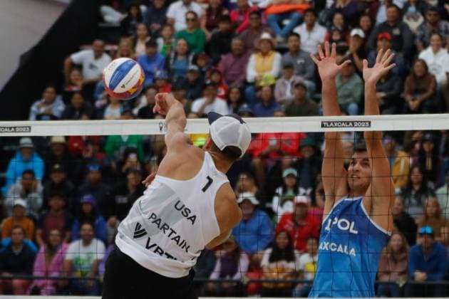 Beach volleyball, Beachvolleyball World Championship, WM, Weltmeisterschaft Men™s Quarterfinals USA Vs Poland October 13, 2023, Tlaxcala, Mexico: Miles Partain of USA (L) compites against Michal Bryl of Poland during the Beach Volleyball World Championship Men s Quarterfinals between USA and Poland. on October 13, 2023 in Tlaxcala, Mexico. (Photo by Essene Hernandez Eyepix Group) Copyright: xEssenexHernandez xEyepixxGroupx EH_13102023_101399