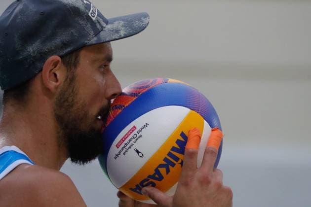 October 14, 2023, Tlaxcala, Ciudad de Mexico, Mexico: October 13, 2023, Tlaxcala, Mexico: Bartosz Losiak of Poland compites against team USA during the Beach volleyball, Beachvolleyball World Championship, WM, Weltmeisterschaft Men s Quarterfinals between USA and Poland. on October 13, 2023 in Tlaxcala, Mexico. Tlaxcala Mexico - ZUMAe321 20231014_zsa_e321_012 Copyright: xEssenexHernandez xEyepixxGroupx