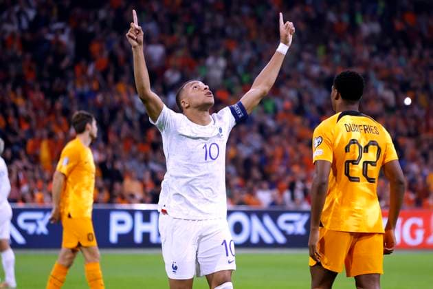 MBAPPE Kylian Team Frankreich jubelt nach seinem Tor zum 0 : 1 UEFA Fussball EURO Qualifikation Spiel Holland - Frankreich 1 : 2 am 13.10.2023 in Amsterdam DFL REGULATIONS PROHIBIT ANY USE OF PHOTOGRAPHS as IMAGE SEQUENCES and or QUASI-VIDEO Copyright: xLacixPerenyix