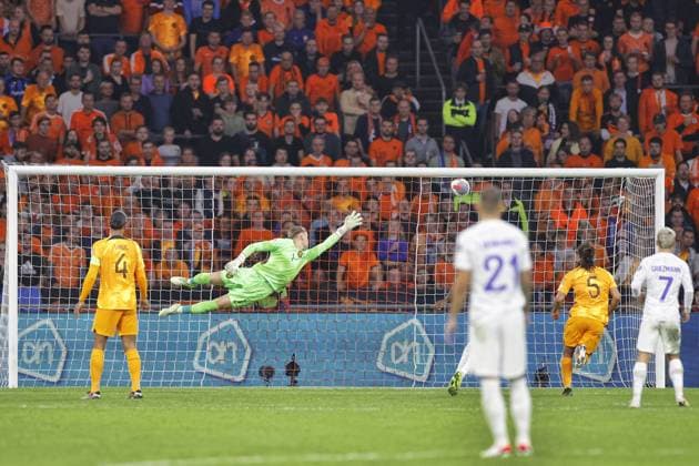 AMSTERDAM, 13-10-2023 JohanCruyff Arena, Football Euro2024 Qualifier between Netherlands and France 1-2 Netherlands goalkeeper Bart Verbruggen conceides the 0-2 Netherlands - France  x22738370x Copyright: