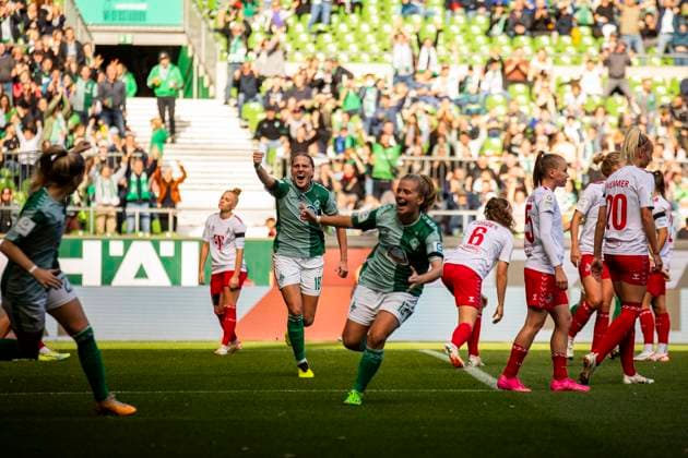 GER, FFBL, SV Werder Bremen vs 1. FC Koeln 14.10.2023, wohninvest WESERSTADION, GER, FFBL, SV Werder Bremen vs 1. FC Koeln im Bild Jubel, Torjubel, die Frauen des SV Werder gehen durch ein Eigentor in Führung. (2.vl) Lina Hausicke (SV Werder Bremen 18) und Ricarda Walkling (SV Werder Bremen 13) jubeln,