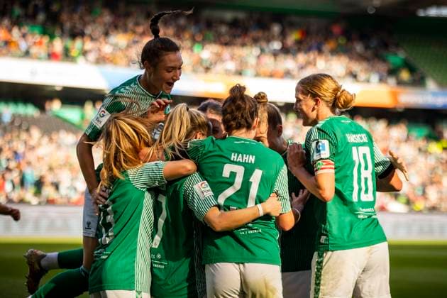 GER, FFBL, SV Werder Bremen vs 1. FC Koeln 14.10.2023, wohninvest WESERSTADION, GER, FFBL, SV Werder Bremen vs 1. FC Koeln im Bild Jubel, Torjubel, die Frauen des SV Werder gehen durch ein Eigentor in Führung. Jubelnde Mannschaft,