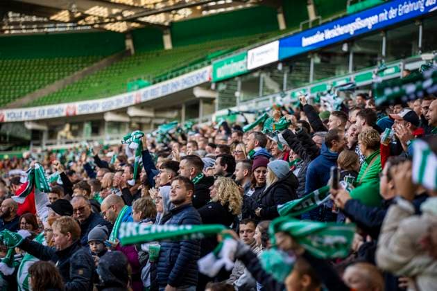 GER, FFBL, SV Werder Bremen vs 1. FC Koeln 14.10.2023, wohninvest WESERSTADION, GER, FFBL, SV Werder Bremen vs 1. FC Koeln im Bild Jubel, Torjubel, die Frauen des SV Werder gehen durch ein Eigentor in Führung. Jubelnde Fans,