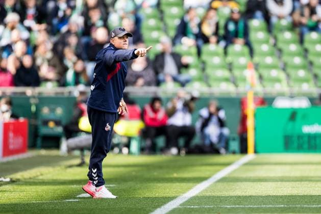 GOOGLE PIXEL Frauen Bundesliga, SV Werder Bremen - 1. FC Koeln; 14.10.2023 Daniel Weber (Trainer 1. FC Koeln) gestikuliert GOOGLE PIXEL Frauen Bundesliga, SV Werder Bremen - 1. FC Koeln, Bremen, wohninvest Weserstadion am 14.10.2023 DFB REGULATIONS PROHIBIT ANY USE OF PHOTOGRAPHS AS IMAGE SEQUENCES AND OR QUASI-VIDEO. Copyright: xBEAUTIFULxSPORTS Wunderlx