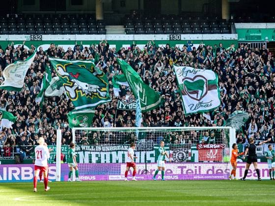Rekordkulisse fuer die Frauen von Werder Bremen und dem Fc Koeln. GER, SV Werder Bremen : 1.FC Koeln, Fussball, Frauen Bundesliga, 4.Spieltag, Spielzeit 2023 2024, 14.10.2023 GER, SV Werder Bremen : 1.FC Koeln, Fussball, Frauen Bundesliga, 4.Spieltag, Spielzeit 2023 2024, 14.10.2023 Bremen Copyright: xEibner-Pressefoto xStephaniexZerx EP_SZE