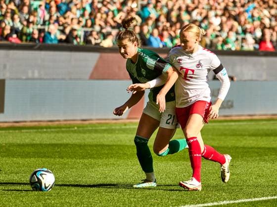 Zweikampf Chiara Hahn (SV Werder Bremen 21) , Anna Gerhardt (1.FC Koeln 21) GER, SV Werder Bremen : 1.FC Koeln, Fussball, Frauen Bundesliga, 4.Spieltag, Spielzeit 2023 2024, 14.10.2023 GER, SV Werder Bremen : 1.FC Koeln, Fussball, Frauen Bundesliga, 4.Spieltag, Spielzeit 2023 2024, 14.10.2023 Bremen Copyright: xEibner-Pressefoto xStephaniexZerx EP_SZE