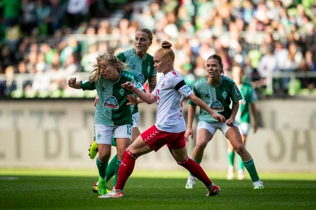 GER, FFBL, SV Werder Bremen vs 1. FC Koeln 14.10.2023, wohninvest WESERSTADION, GER, FFBL, SV Werder Bremen vs 1. FC Koeln im Bild Ricarda Walkling (SV Werder Bremen 13) gegen Laura Vogt (1. FC Koeln 08),