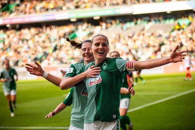 GER, FFBL, SV Werder Bremen vs 1. FC Koeln 14.10.2023, wohninvest WESERSTADION, GER, FFBL, SV Werder Bremen vs 1. FC Koeln im Bild Lina Hausicke (SV Werder Bremen 18) trifft zum 2:0 und jubelt vor der Kurve,