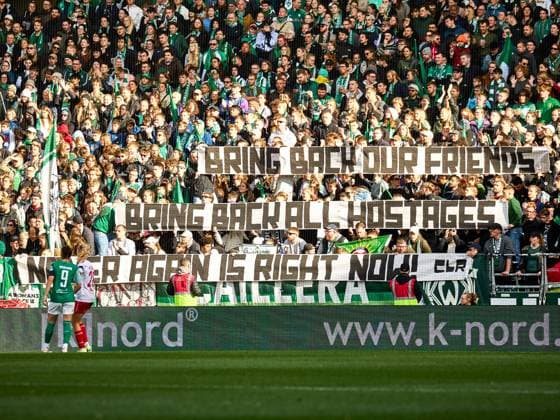 Werder Fans mit Banner fuer Israel. GER, SV Werder Bremen : 1.FC Koeln, Fussball, Frauen Bundesliga, 4.Spieltag, Spielzeit 2023 2024, 14.10.2023 GER, SV Werder Bremen : 1.FC Koeln, Fussball, Frauen Bundesliga, 4.Spieltag, Spielzeit 2023 2024, 14.10.2023 Bremen Copyright: xEibner-Pressefoto xStephaniexZerx EP_SZE