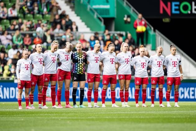 GOOGLE PIXEL Frauen Bundesliga, SV Werder Bremen - 1. FC Koeln; 14.10.2023 Gedenkminute fuer die Opfer des Israel-Konflikts GOOGLE PIXEL Frauen Bundesliga, SV Werder Bremen - 1. FC Koeln, Bremen, wohninvest Weserstadion am 14.10.2023 DFB REGULATIONS PROHIBIT ANY USE OF PHOTOGRAPHS AS IMAGE SEQUENCES AND OR QUASI-VIDEO. Copyright: xBEAUTIFULxSPORTS Wunderlx