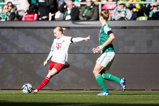GOOGLE PIXEL Frauen Bundesliga, SV Werder Bremen - 1. FC Koeln; 14.10.2023 Anna Gerhardt (1. FC Koeln, 21), Michelle Ulbrich (SV Werder Bremen, 5) GOOGLE PIXEL Frauen Bundesliga, SV Werder Bremen - 1. FC Koeln, Bremen, wohninvest Weserstadion am 14.10.2023 DFB REGULATIONS PROHIBIT ANY USE OF PHOTOGRAPHS AS IMAGE SEQUENCES AND OR QUASI-VIDEO. Copyright: xBEAUTIFULxSPORTS Wunderlx