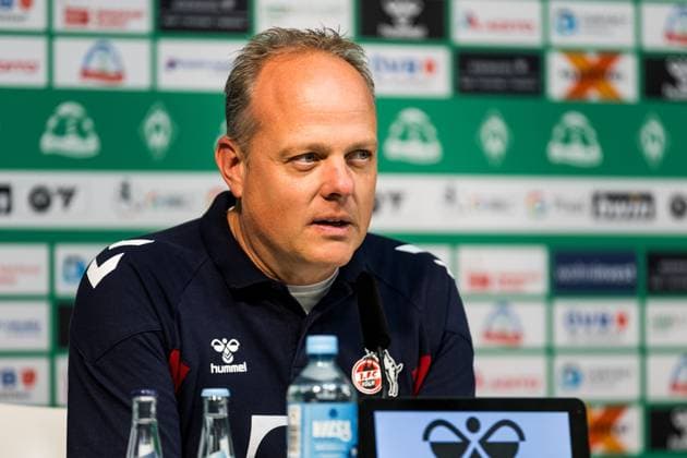 GOOGLE PIXEL Frauen Bundesliga, SV Werder Bremen - 1. FC Koeln; 14.10.2023 Daniel Weber (Trainer 1. FC Koeln) in der Pressekonferenz GOOGLE PIXEL Frauen Bundesliga, SV Werder Bremen - 1. FC Koeln, Bremen, wohninvest Weserstadion am 14.10.2023 DFB REGULATIONS PROHIBIT ANY USE OF PHOTOGRAPHS AS IMAGE SEQUENCES AND OR QUASI-VIDEO. Copyright: xBEAUTIFULxSPORTS Wunderlx