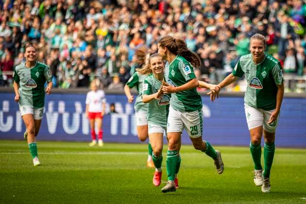 GER, FFBL, SV Werder Bremen vs 1. FC Koeln 14.10.2023, wohninvest WESERSTADION, GER, FFBL, SV Werder Bremen vs 1. FC Koeln im Bild Torjubel, Jubel, Melina Kunkel (SV Werder Bremen 29) trifft zum 3:0,