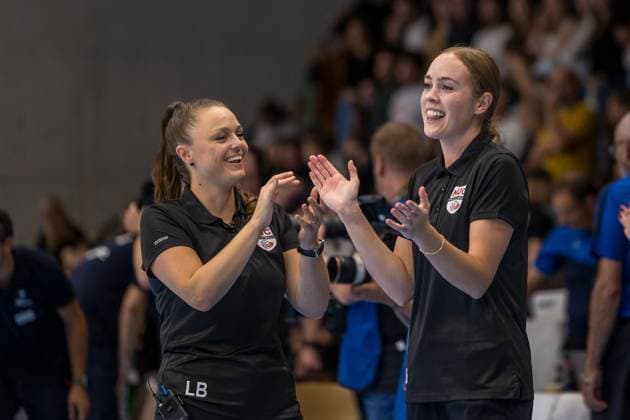 Volleyball Supercup 2023 - Women - Viteos NUC vs FKB Power Cats Duedingen; Guemligen, 14.10.2023 Lauren Bertolacci (Viteos NUC, Headcoach) and Haley Brightwell (Viteos NUC, Assistant Coach) Volleyball Supercup 2023 - Women - Viteos NUC vs FKB Power Cats Duedingen in Guemligen, on Saturday, October 14, 2023 Copyright: xBEAUTIFULxSPORTS OlafxRellischx