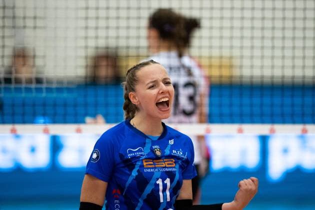 2. Bundesliga Frauen Pro Schwarz-Weiss Erfurt vs. TV Dingolfing; Erfurt; 14.10.2023 Loretta Piller ( 11; TV Dingolfing) 2. Bundesliga Frauen Pro: Schwarz-Weiss Erfurt vs. TV Dingolfing; Riethsporthalle Erfurt; 14.10.2023 Copyright: xBEAUTIFULxSPORTS Duehringx