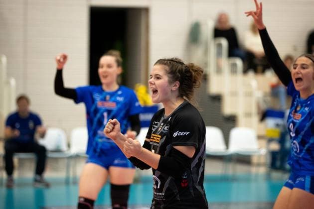 2. Bundesliga Frauen Pro Schwarz-Weiss Erfurt vs. TV Dingolfing; Erfurt; 14.10.2023 Jubel, Emma Sambale ( 7; TV Dingolfing) 2. Bundesliga Frauen Pro: Schwarz-Weiss Erfurt vs. TV Dingolfing; Riethsporthalle Erfurt; 14.10.2023 Copyright: xBEAUTIFULxSPORTS Duehringx