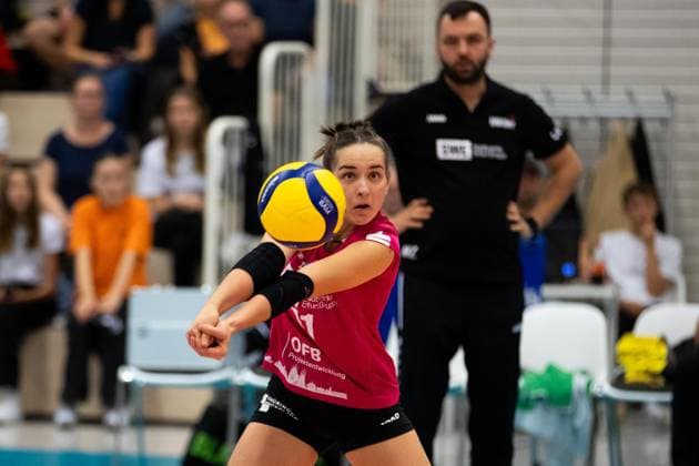 2. Bundesliga Frauen Pro Schwarz-Weiss Erfurt vs. TV Dingolfing; Erfurt; 14.10.2023 Mia Anna Stauß ( 11; Schwarz-Weiss Erfurt) 2. Bundesliga Frauen Pro: Schwarz-Weiss Erfurt vs. TV Dingolfing; Riethsporthalle Erfurt; 14.10.2023 Copyright: xBEAUTIFULxSPORTS Duehringx
