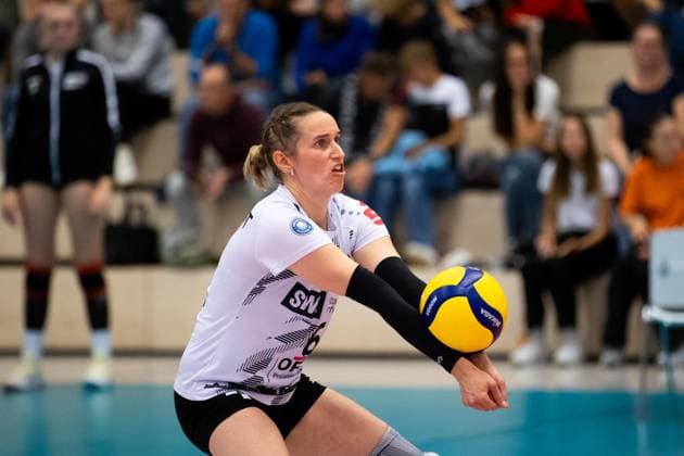 2. Bundesliga Frauen Pro Schwarz-Weiss Erfurt vs. TV Dingolfing; Erfurt; 14.10.2023 Sina Fuchs ( 6; Schwarz-Weiss Erfurt) 2. Bundesliga Frauen Pro: Schwarz-Weiss Erfurt vs. TV Dingolfing; Riethsporthalle Erfurt; 14.10.2023 Copyright: xBEAUTIFULxSPORTS Duehringx