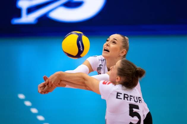 2. Bundesliga Frauen Pro Schwarz-Weiss Erfurt vs. TV Dingolfing; Erfurt; 14.10.2023 Silvie Pavlova ( 4; Schwarz-Weiss Erfurt) und Isabella Noble ( 5; Schwarz-Weiss Erfurt) 2. Bundesliga Frauen Pro: Schwarz-Weiss Erfurt vs. TV Dingolfing; Riethsporthalle Erfurt; 14.10.2023 Copyright: xBEAUTIFULxSPORTS Duehringx