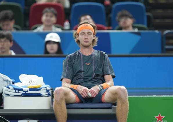(231015) -- SHANGHAI, Oct. 15, 2023 -- Andrey Rublevof Russia rests during the men s singles semifinal between Grigor Dimitrov of Bulgaria and Andrey Rublev of Russia at the ATP, Tennis Herren World Tour Shanghai Masters tennis tournament at Qizhong Forest Sports City Arena in Shanghai, east China, Oct. 14, 2023. ) (SP)CHINA-SHANGHAI-TENNIS-ATP TOUR-SHANGHAI MASTERS(CN) DingxTing 