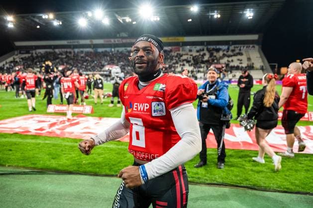 MVP Jaylon Henderson (8, QB, Potsdam Royals) feiert mit den Fans GER, Potsdam Royals vs Schwaebisch Hall Unicorns, GFL, Saison 2023, GFL-Bowl, Finale, 14.10.2023, GER, Potsdam Royals vs Schwaebisch Hall Unicorns, GFL, Saison 2023, GFL-Bowl, Finale, 14.10.2023 Essen Copyright: xEibner-Pressefoto FlorianxWolfx EP_FWF