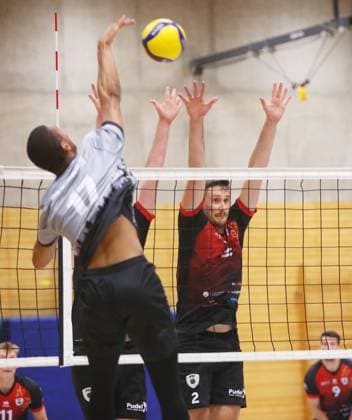 BAU 14.10.2023 Ludwigsburg Volleyball Barock Volleys MTV Ludwigsburg vs. TV Bühl, v.l. Aaron Neumann (Bühl), Tim Ziegler (MTV)