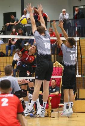 BAU 14.10.2023 Ludwigsburg Volleyball Barock Volleys MTV Ludwigsburg vs. TV Bühl, v.l. Pascal Walter (MTV), Elias Walther, Philipp Oster (Bühl)